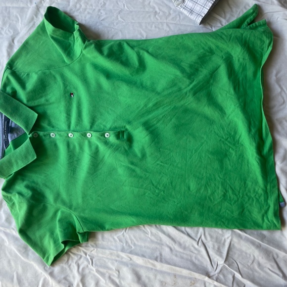 Lululemon leggings with two shirts - Picture 7 of 11